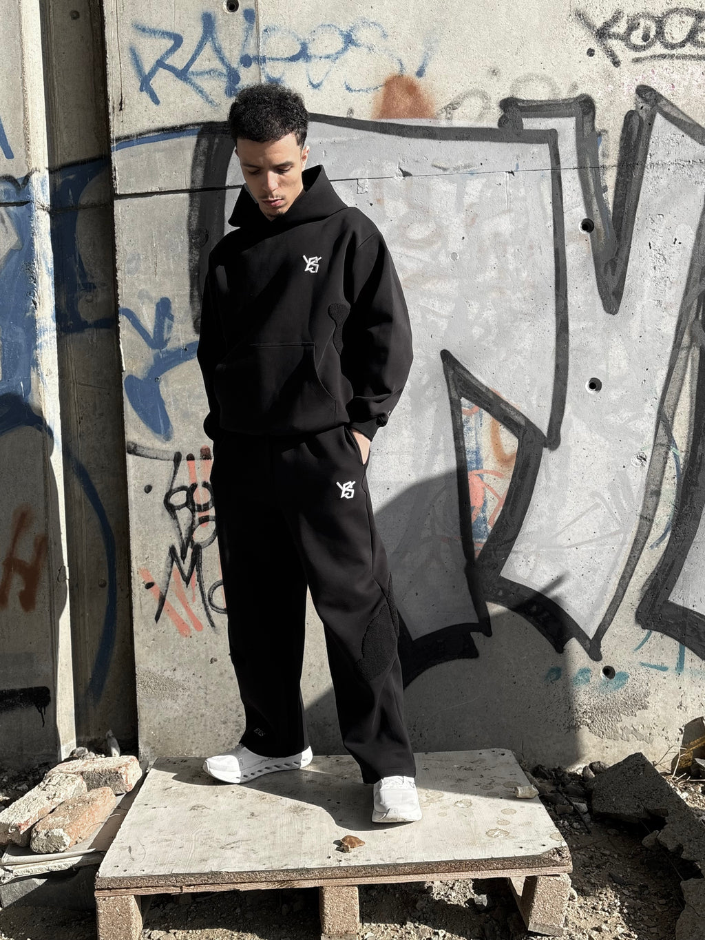 ELVARIS - Pull à Capuche